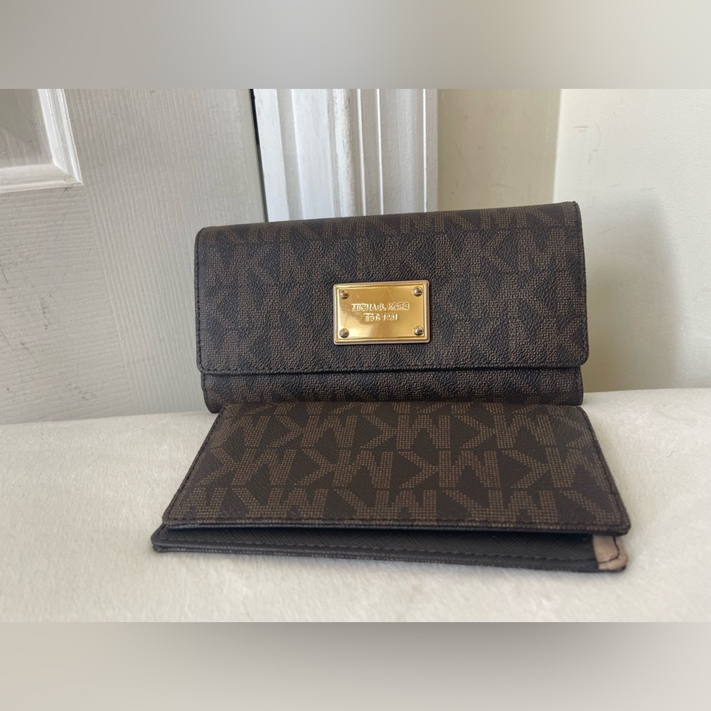 Michael Kors Dark Brown Signature Wallet set - Picture 8 of 10